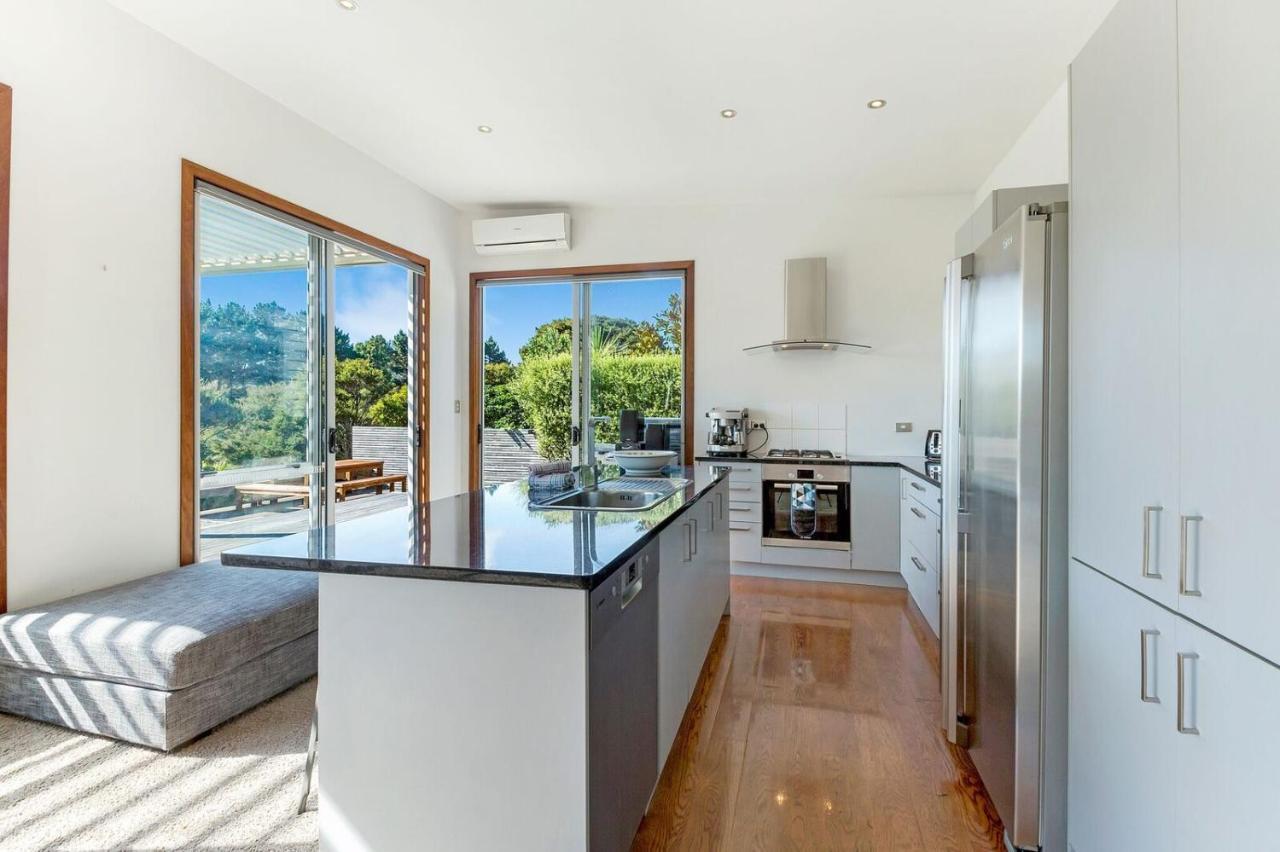 Karaka Sanctuary With Spa Pool By Waiheke Unlimited Oneroa Chambre photo