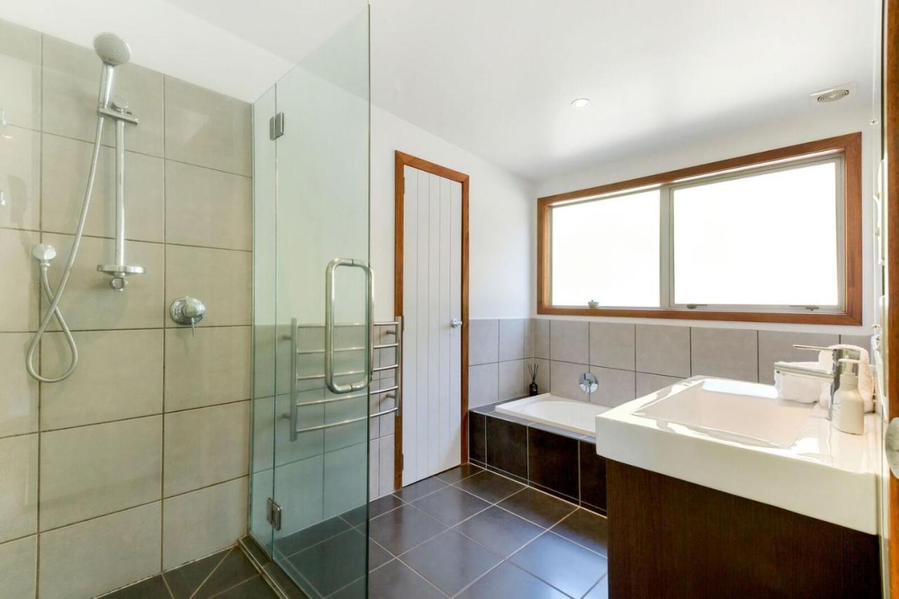 Karaka Sanctuary With Spa Pool By Waiheke Unlimited Oneroa Chambre photo